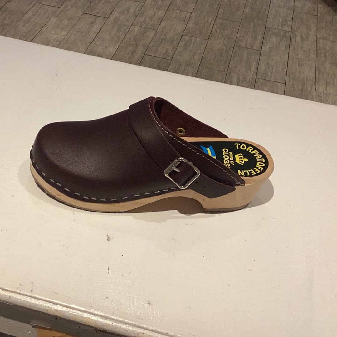 BURGUNDY MATTE CLOGS